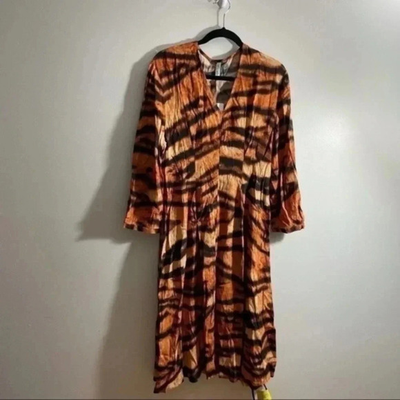 Mango Tiger Print Midi Huna dress - Picture 6 of 8